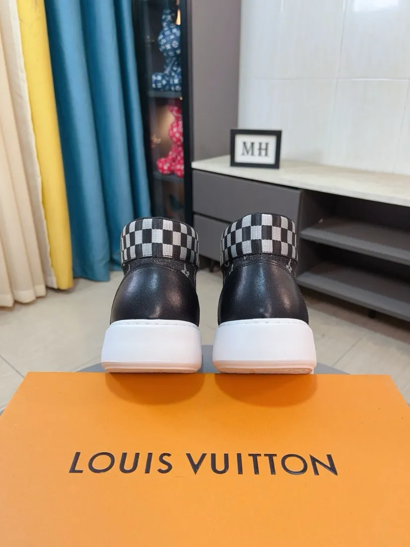 Men's shoes 💰440🌹🌹【LOUIS VUITTON】Same style on Louis Vuitton* official website🚹Men's high-top casual shoes❤️Same style as popular celebrities and big names ~ Best-selling at home and abroad Lv focuses on the checkerboard series...Imported first-layer cowhide with special fabrics➕Full sheep leather lining➕Brand-specific hollow outsole💎Produced by OEM The highest version🔍🔍Number of codes: 38-44,